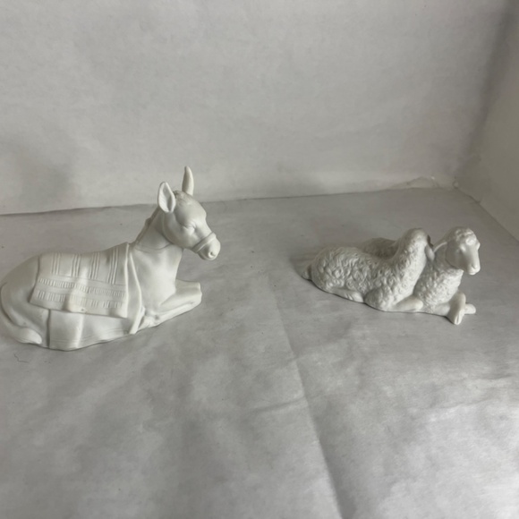 Vintage Avon Nativity Collectibles Porcelain Figurine Set 1980's - Picture 12 of 15